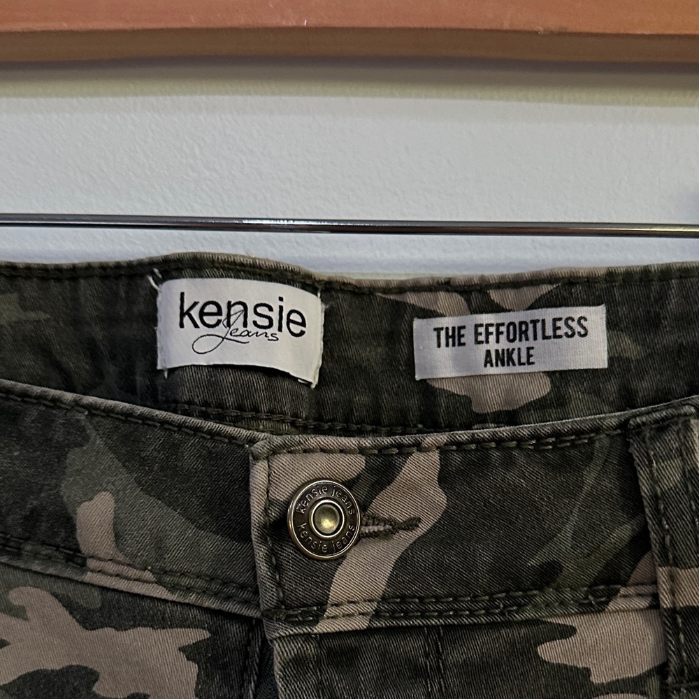 Kensie Jeans Women’s 12/31 Green Camo Skinny Ankle Pants Stretch Mid Rise - Picture 2 of 7